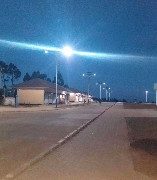 华蓥市非洲科特迪瓦太阳能路灯工程